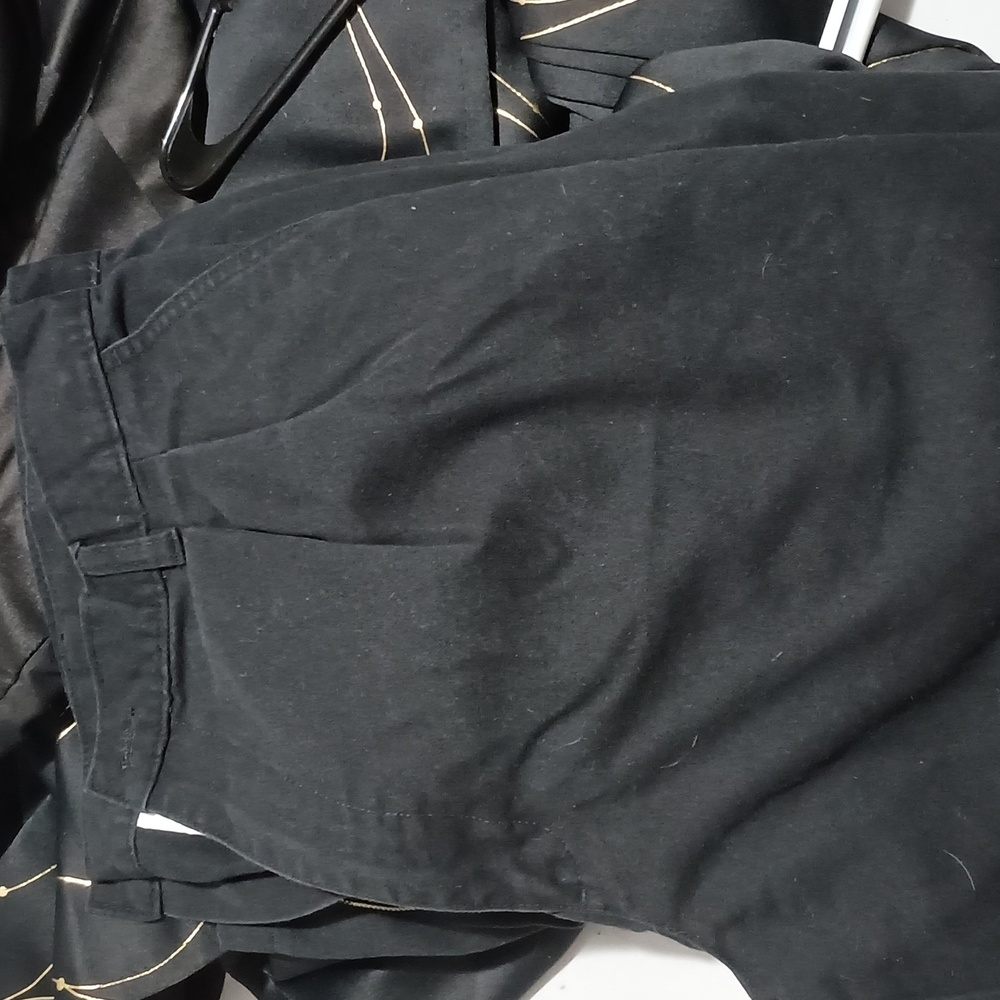 Black khakis pantd